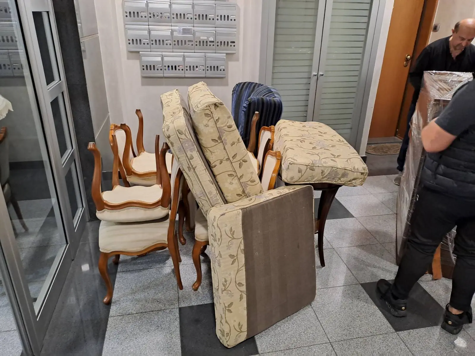 Dostava nameštaja kombijem – siguran i brz prevoz bez oštećenja